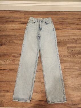 Light Wash High-Rise Straight Leg Women’s Jeans